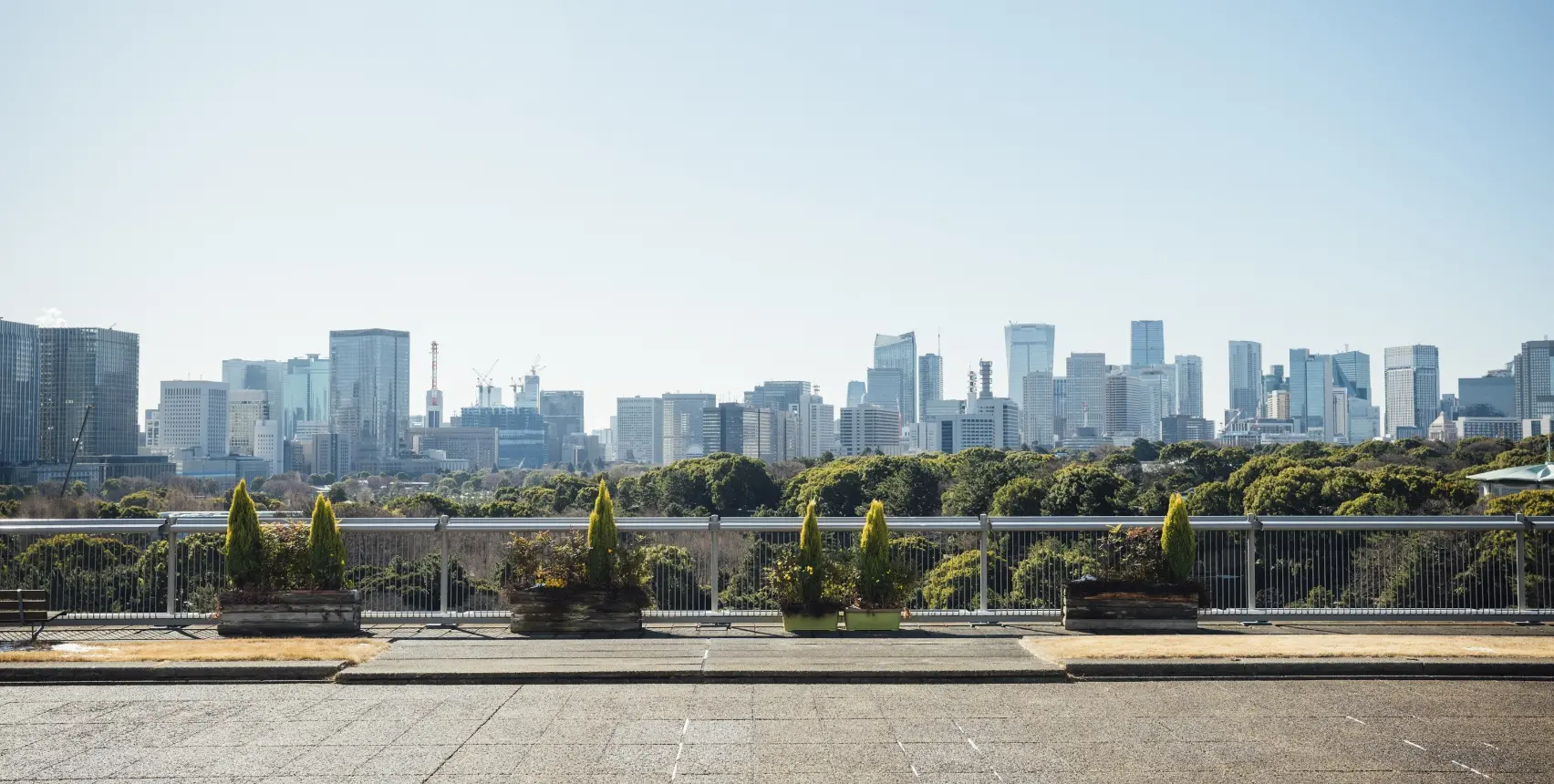 採用イメージ写真　屋上